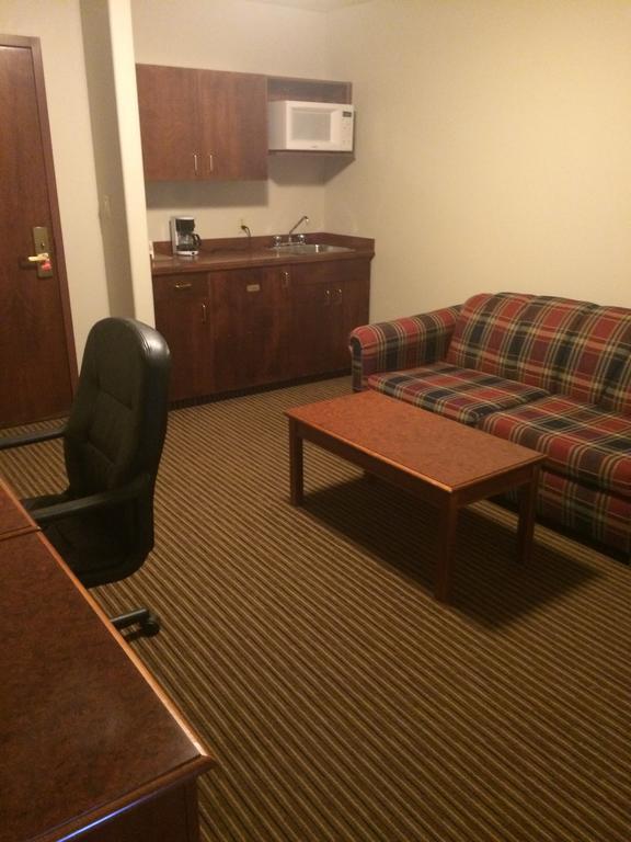 Foxwood Inn And Suites Fox Creek Rom bilde